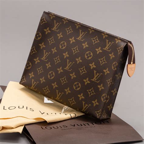 louis vuitton toiletry pouch 26 review|Louis Vuitton monogram toiletry pouch 26.